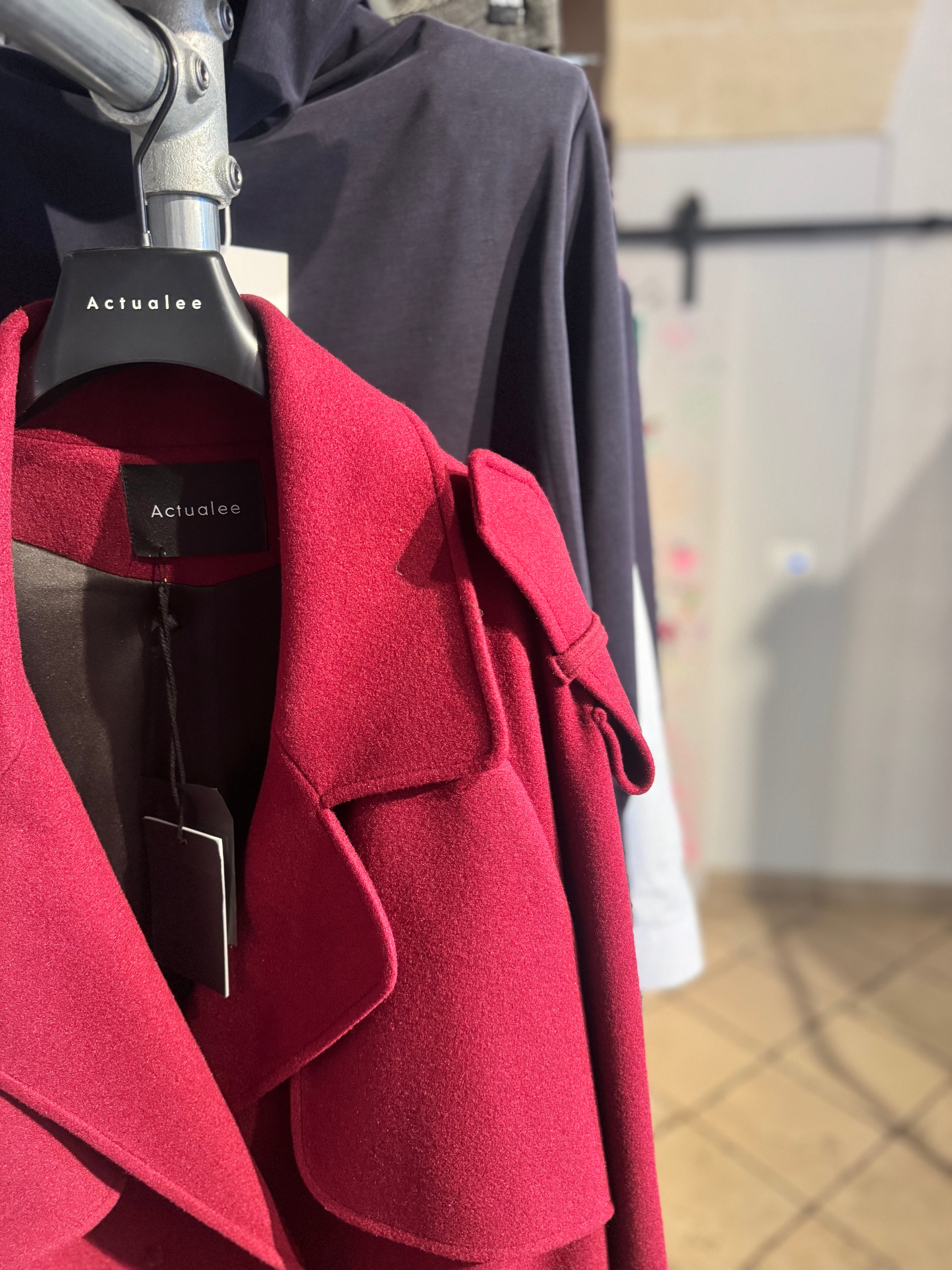 GIACCHE E CAPPOTTI;ABBIGLIAMENTO